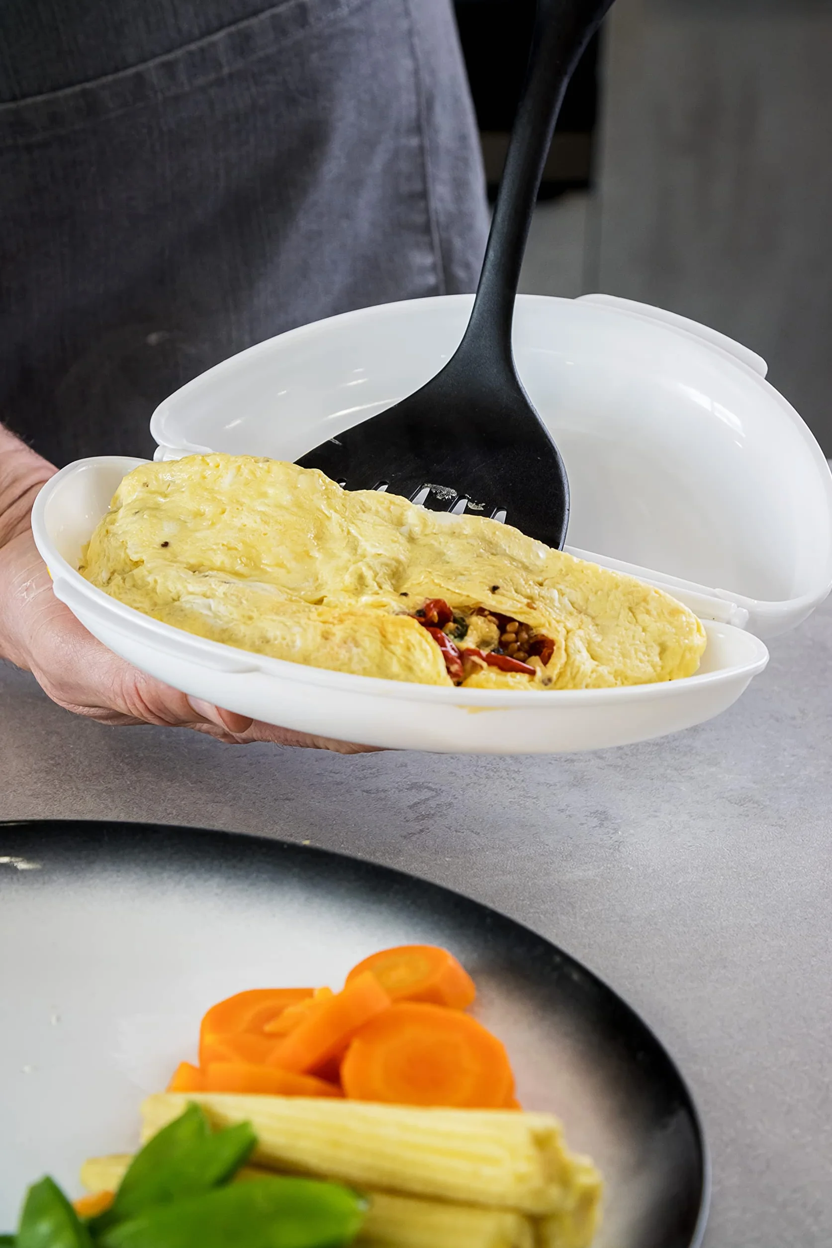 KitchenCraft Opiekacz do Omletów do Mikrofalówki, Plastikowy, 21 × 15 cm - Kolor Biały