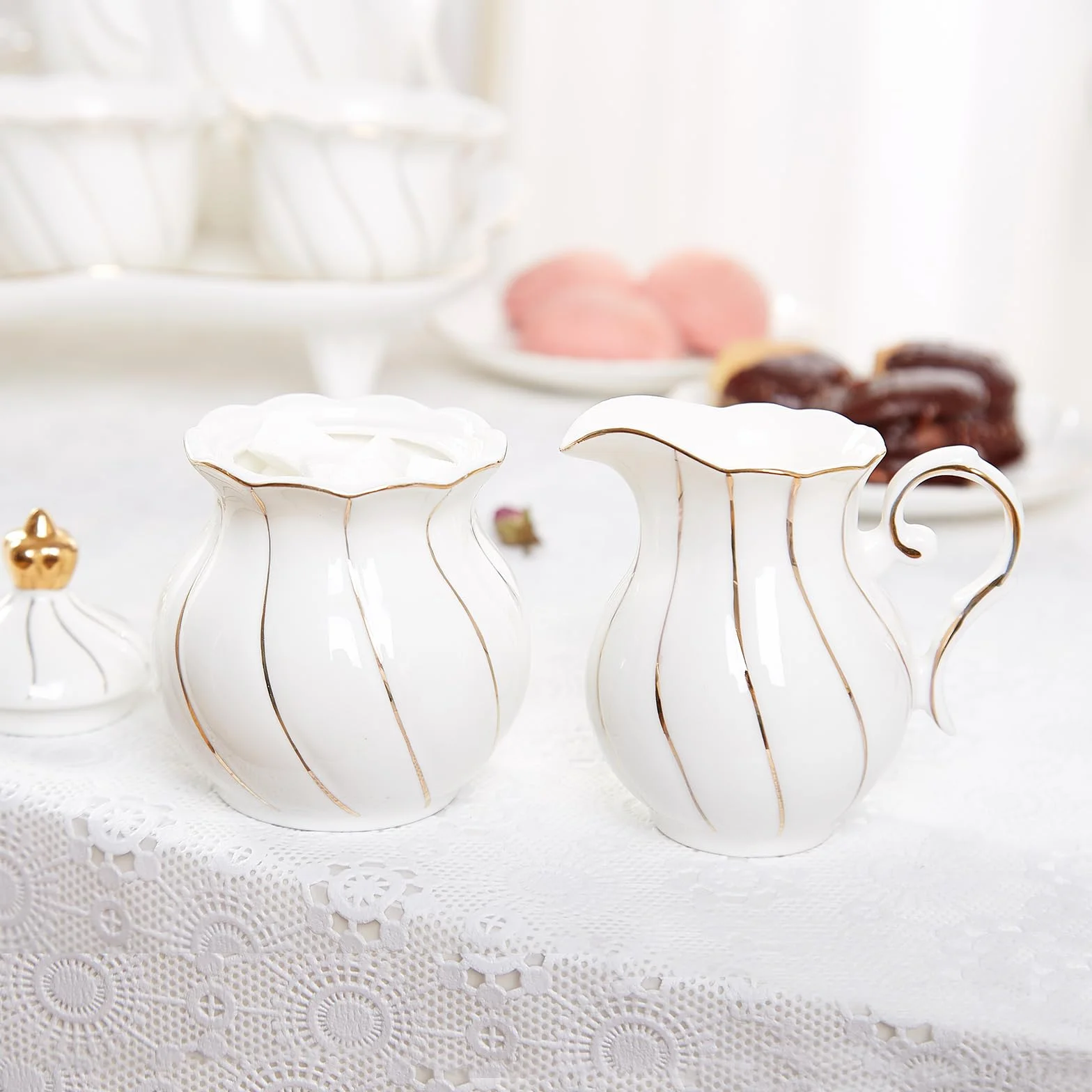 DUJUST Zestaw białej śmietany i cukru, luksusowy brytyjski design ze złotymi wykończeniami, 1 cukiernica z pokrywką (350 ml), 1 dzbanek na mleko (235 ml), ręcznie wykonany zestaw do śmietanki do