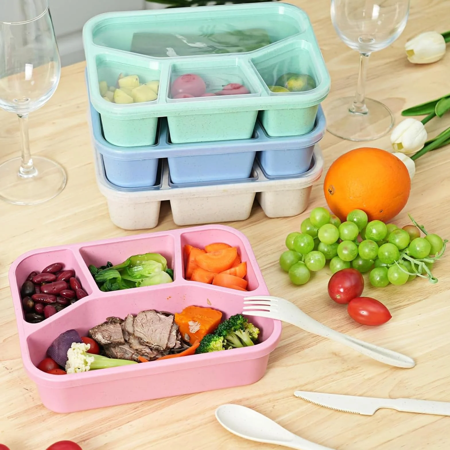 Zestaw pudełek na przekąski, 4-pak pudełka na lunch z łyżeczką i widelcem, 5 przegródek, bez BPA, wielokrotnego użytku, przeznaczone do kontroli porcji, do szkoły i na wynos. Kompaktowe