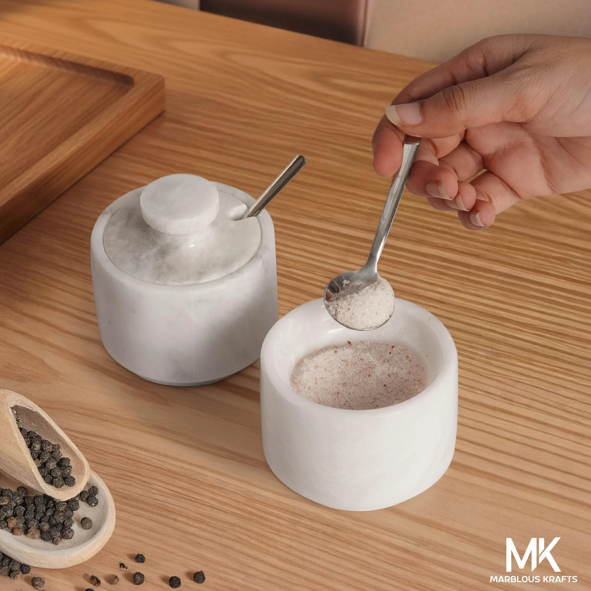 MARBLOUS KRAFTS Marmurowa piwnica na sól z pokrywką i łyżką 7 cm biała cukiernica