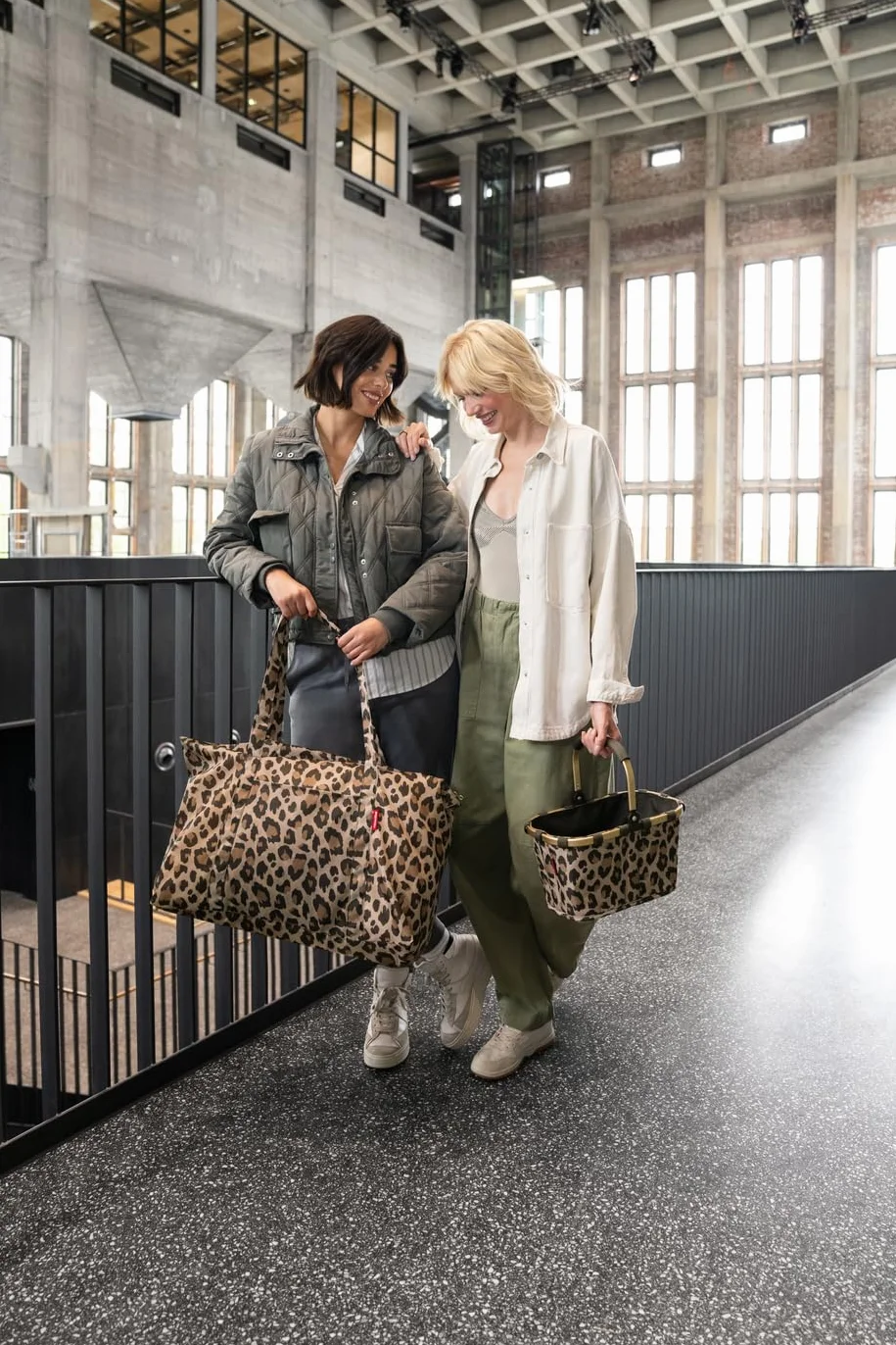 Reisenthel carrybag XS – Stabilny koszyk na zakupy wodoodporny z kieszenią wewnętrzną