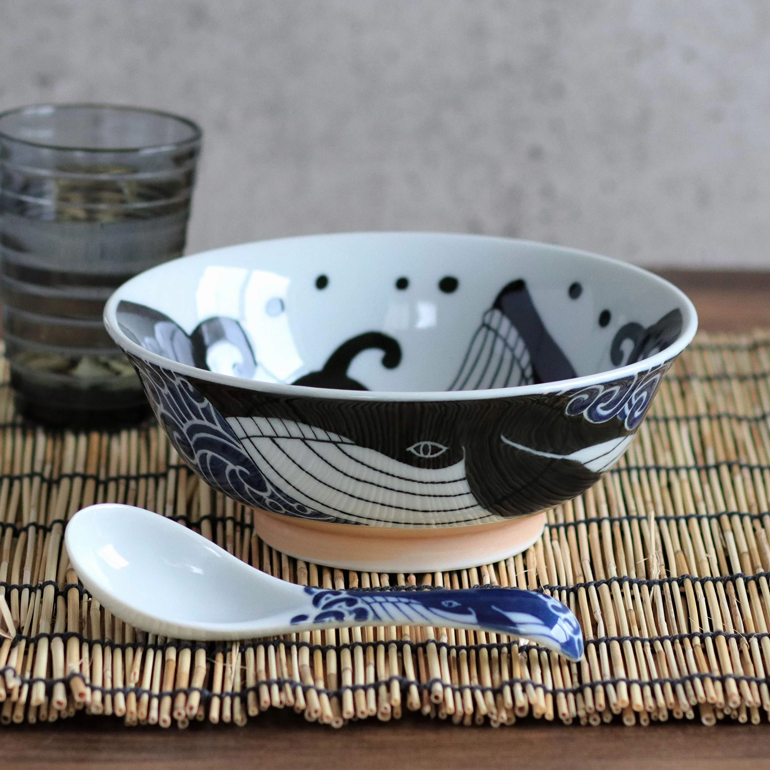 Mino-Yaki ceramiczna miska Ramen 20,7 cm 1,1 l wieloryb czarno-biały