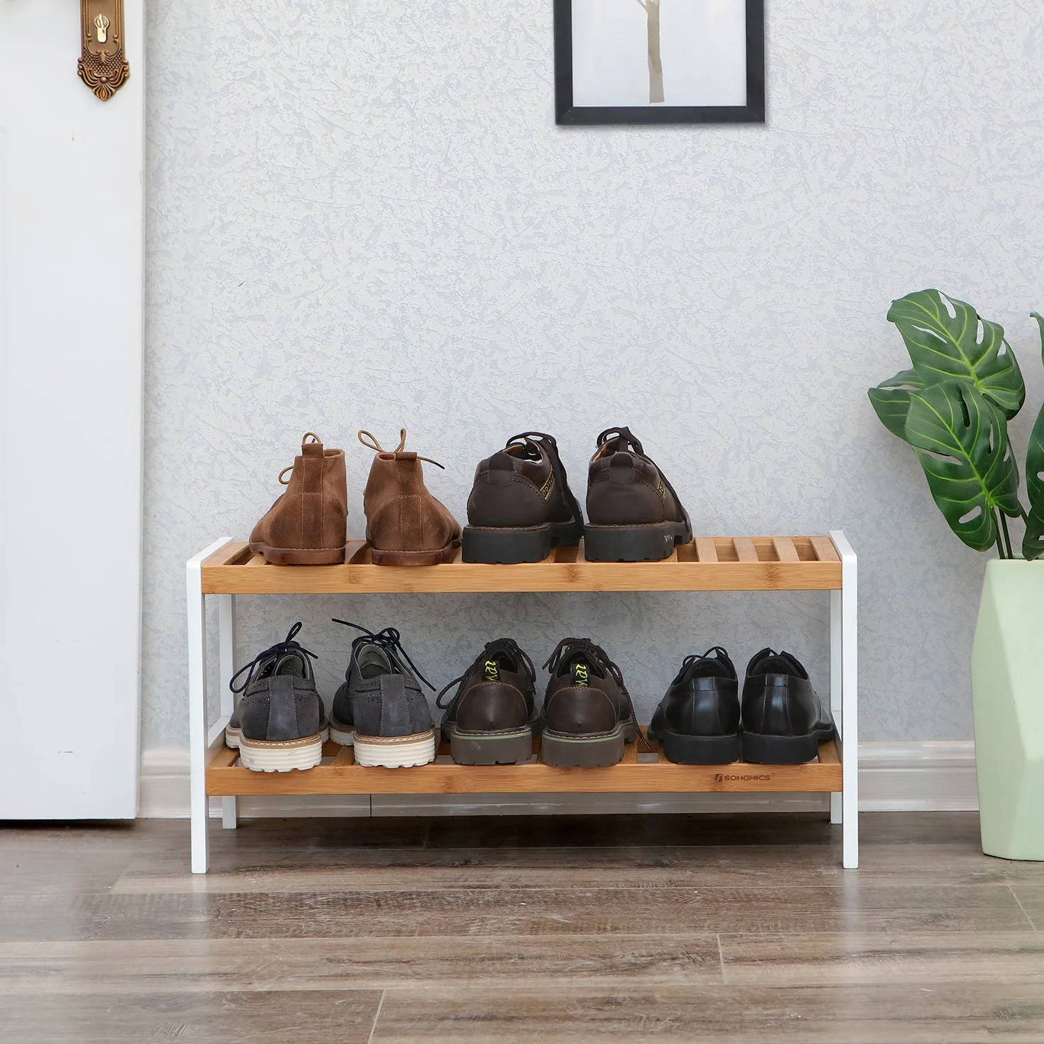 SONGMICS Regał na buty z bambusa, półka na buty z 2 poziomami, organizer na buty, regał na buty, rośliny, książki, do salonu, korytarza, sypialni, łazienki, 26 x 70 x 33 cm, biało-naturalny kolor