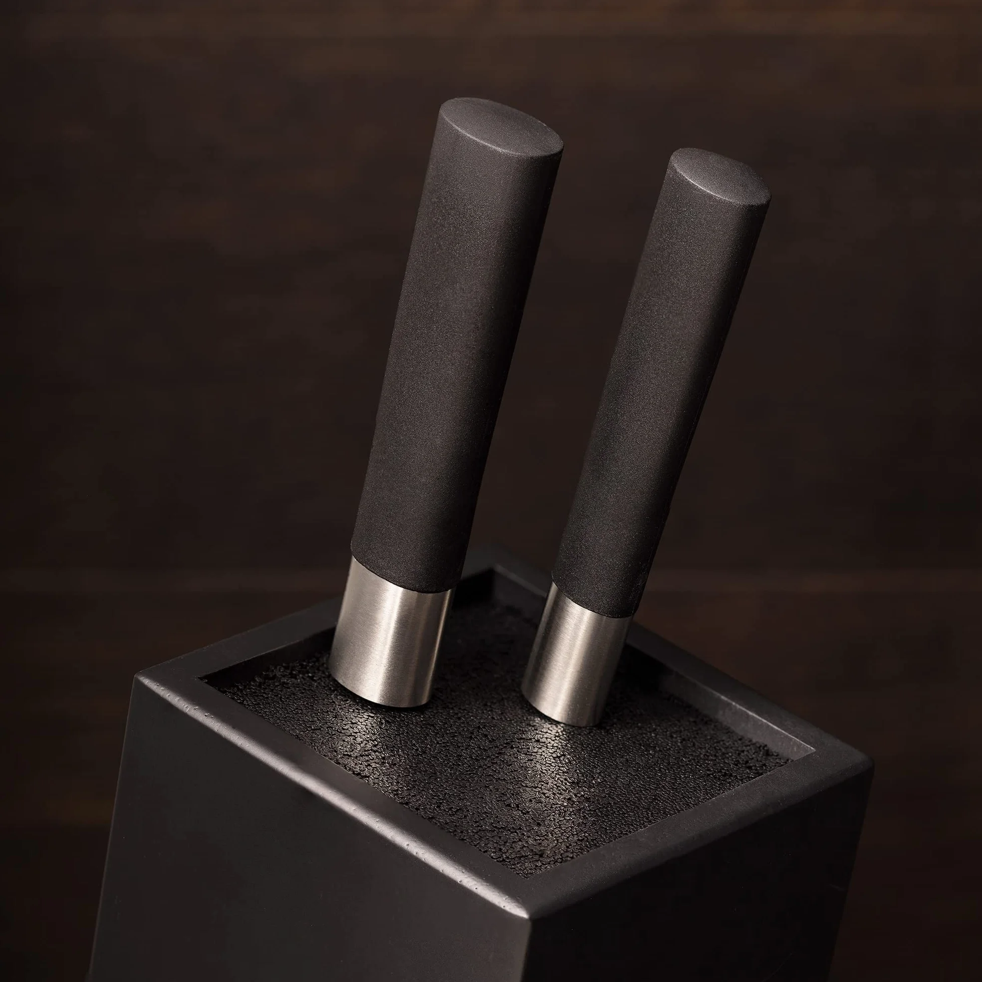 Navaris Drewniany blok na noże kuchenne - Stojak z drewna kauczukowego, 25 x 15 x 10,5 cm, Czarny