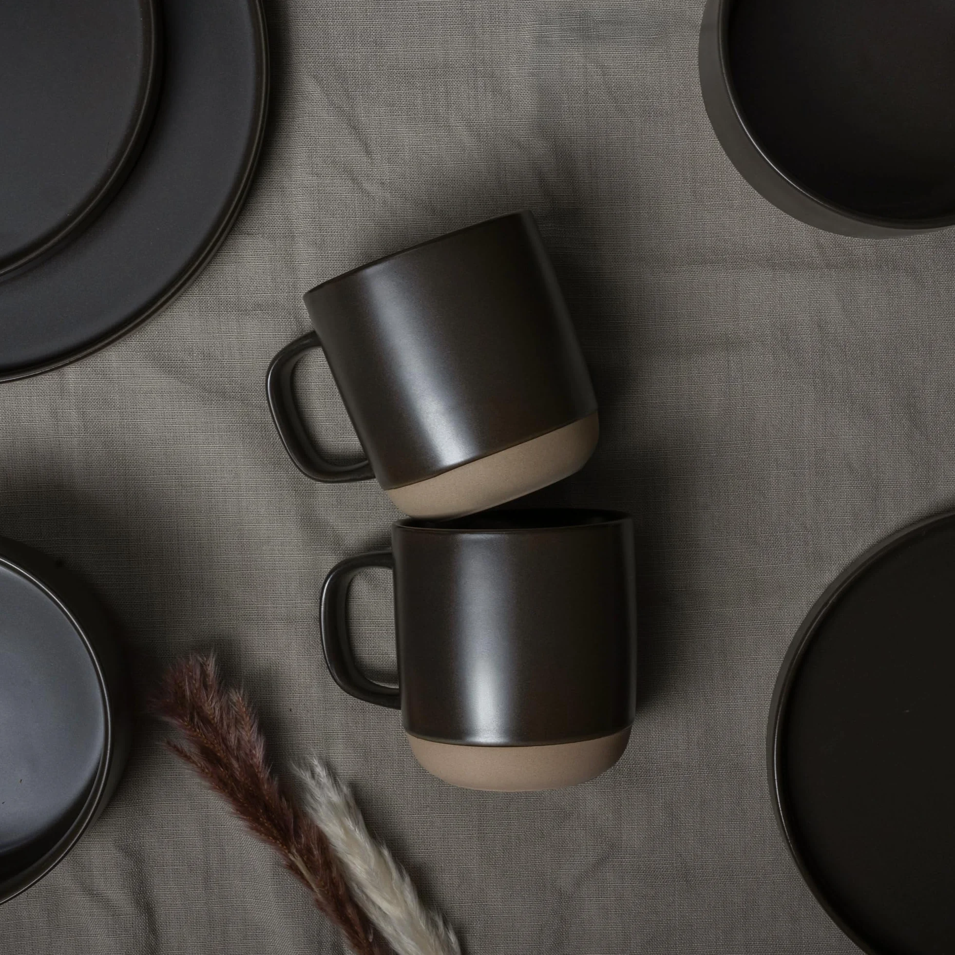 MIAMIO Zestaw 4 Kubków Ceramicznych 500 ml na Kawę Cappuccino Latte Macchiato Herbatę Espresso Kolekcja Sierra Ciemny