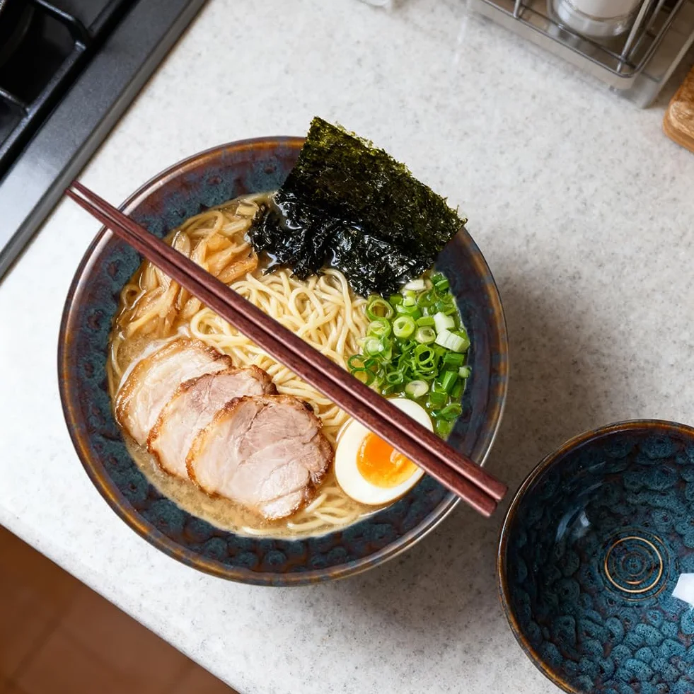 Zestaw 2 misek na ramen z ceramiki 1200ml z pałeczkami i łyżkami