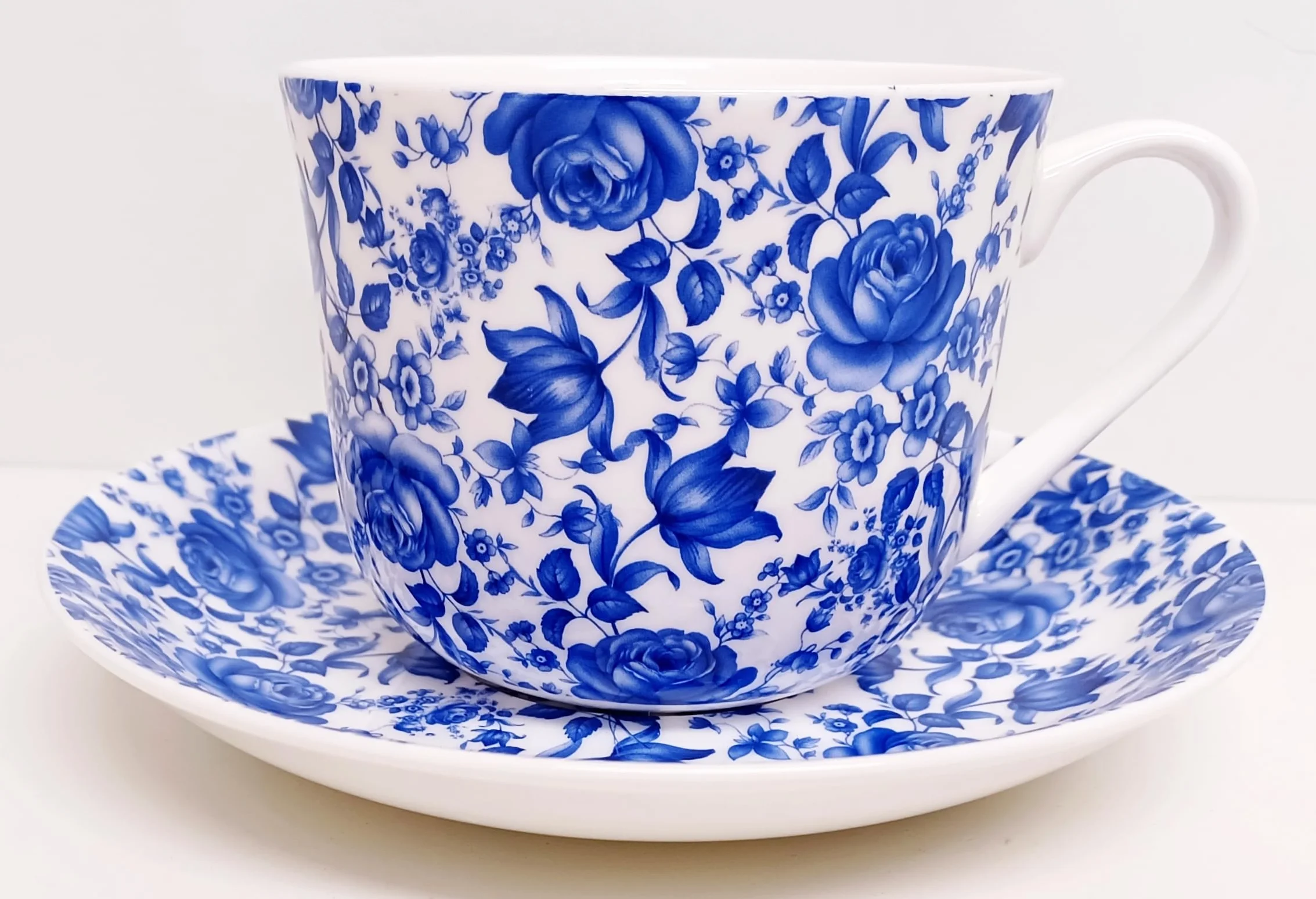 Delft niebieski kubek i spodek cienka porcelana kostna Jumbo śniadanie 443.6 ml 425 ml kwiaty kwiatowe ręcznie dekorowane w Wielkiej Brytanii