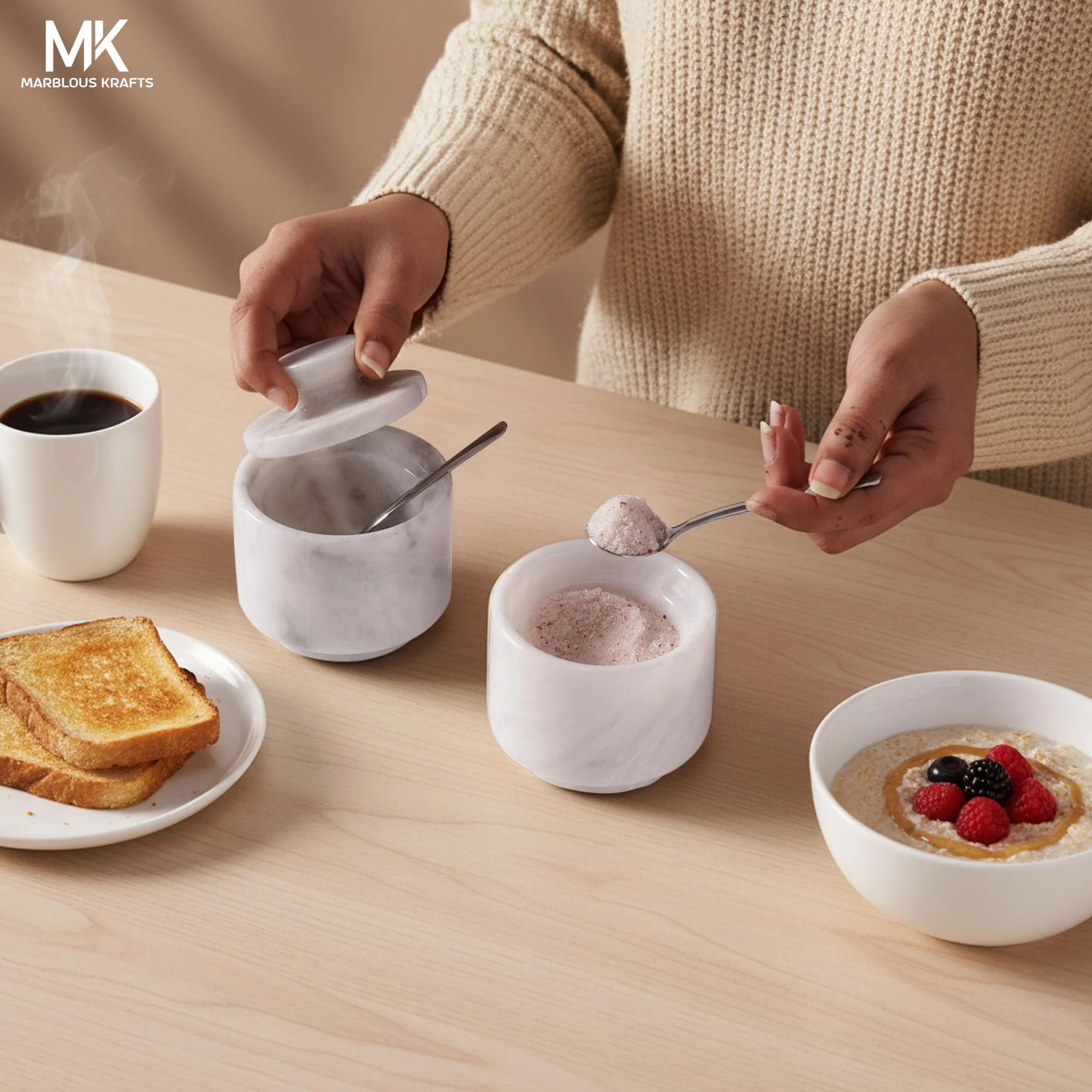 MARBLOUS KRAFTS Marmurowa piwnica na sól z pokrywką i łyżką 7 cm biała cukiernica
