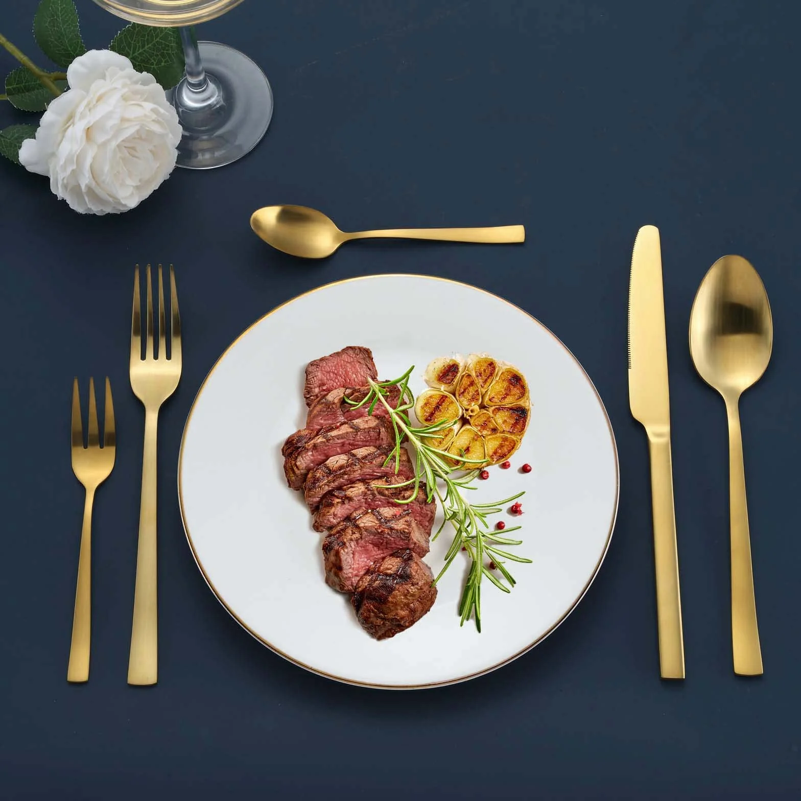 hunnycook sztućce złote, zestaw sztućców dla 6 osób, 30-częściowy zestaw sztućców ze stali nierdzewnej, matowe, do domu, kuchni, restauracji, zestaw sztućców z widelcami, łyżkami, nożami, polerowane