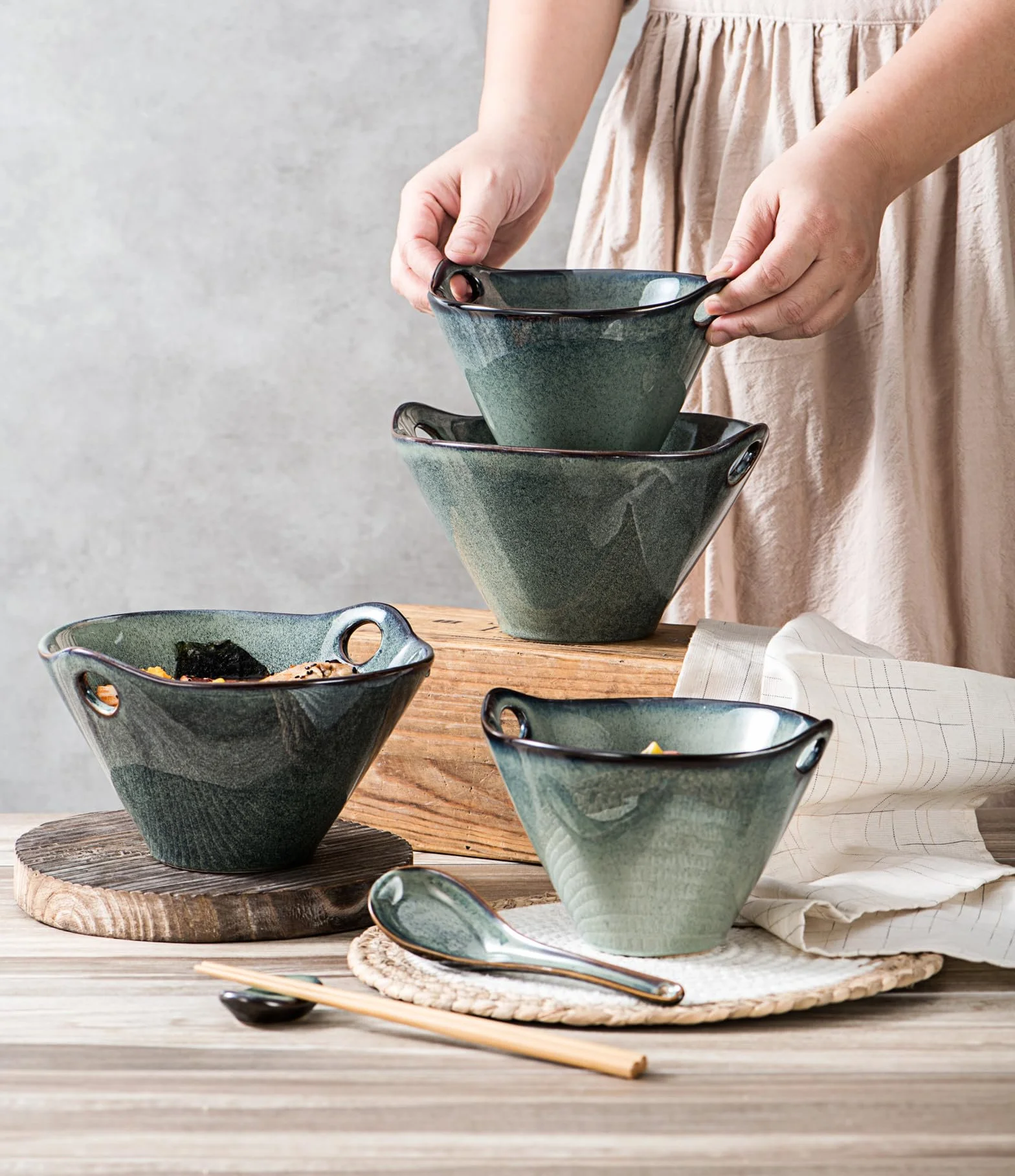 Henten Home Zestaw Misek do Ramenu z Pałeczkami, Ceramiczna Japońska Miska, Łyżka dla 2 Osób, Azjatycka Zastawa Stołowa do Zmywarki i Kuchenki Mikrofalowej