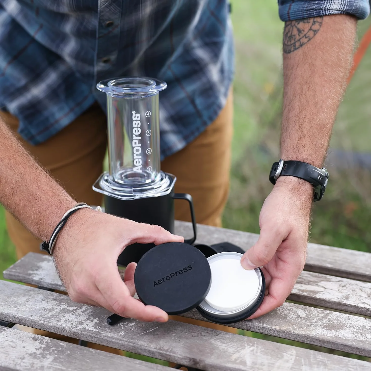 AeroPress Podróżny uchwyt na filtr do kawy, dwukomorowy futerał filtrujący do kawy na filtry AeroPress Standard i XL, wodoodporny aluminiowy pojemnik na filtry papierowe i metalowe, kompaktowy i