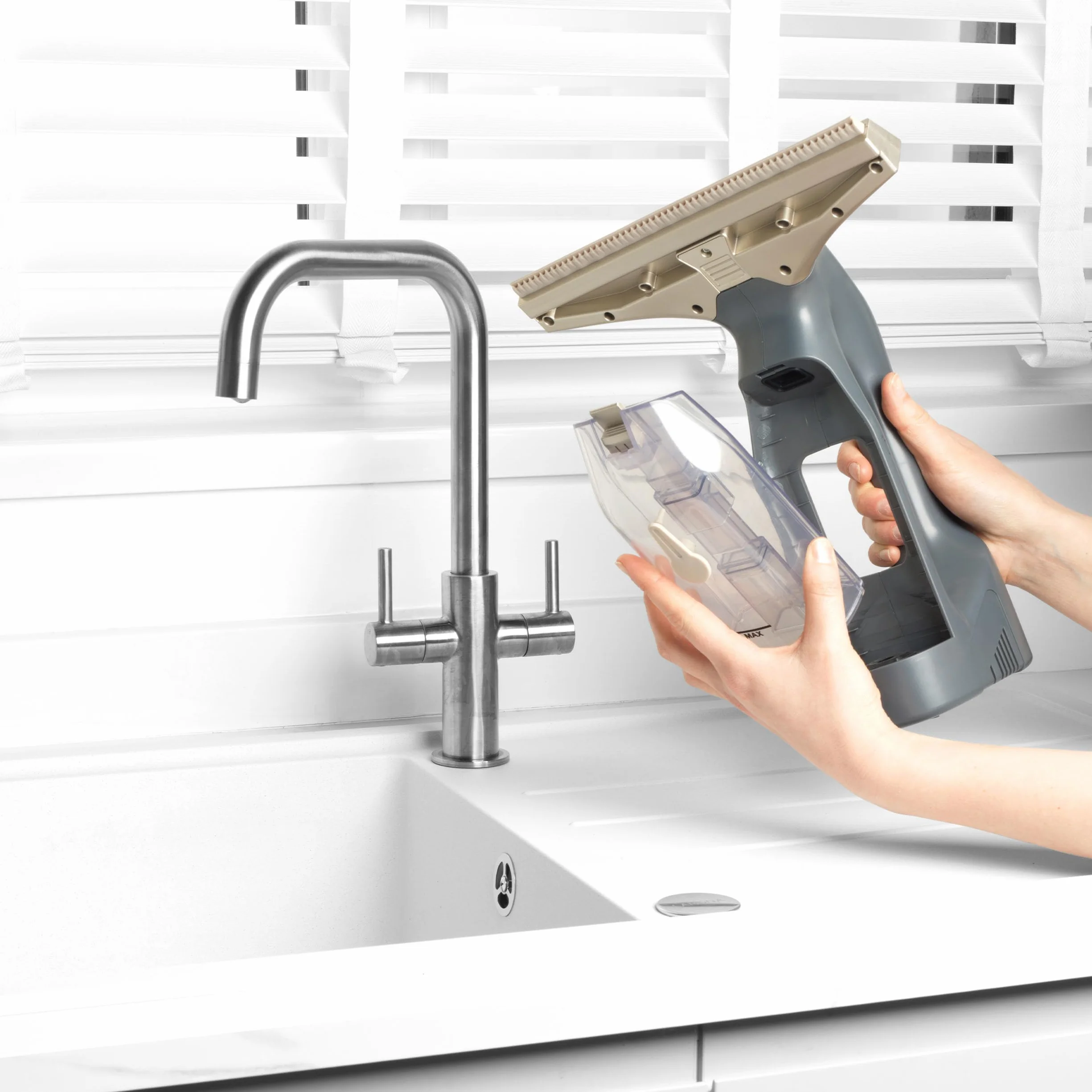 Beldray Window Vac Plus+ Odkurzacz do okien bezprzewodowy – 30 min pracy, wyjmowany zbiornik 100 ml, lekki 20W, 3,7V Li-Ion, dołączona butelka ze spryskiwaczem i ściereczka