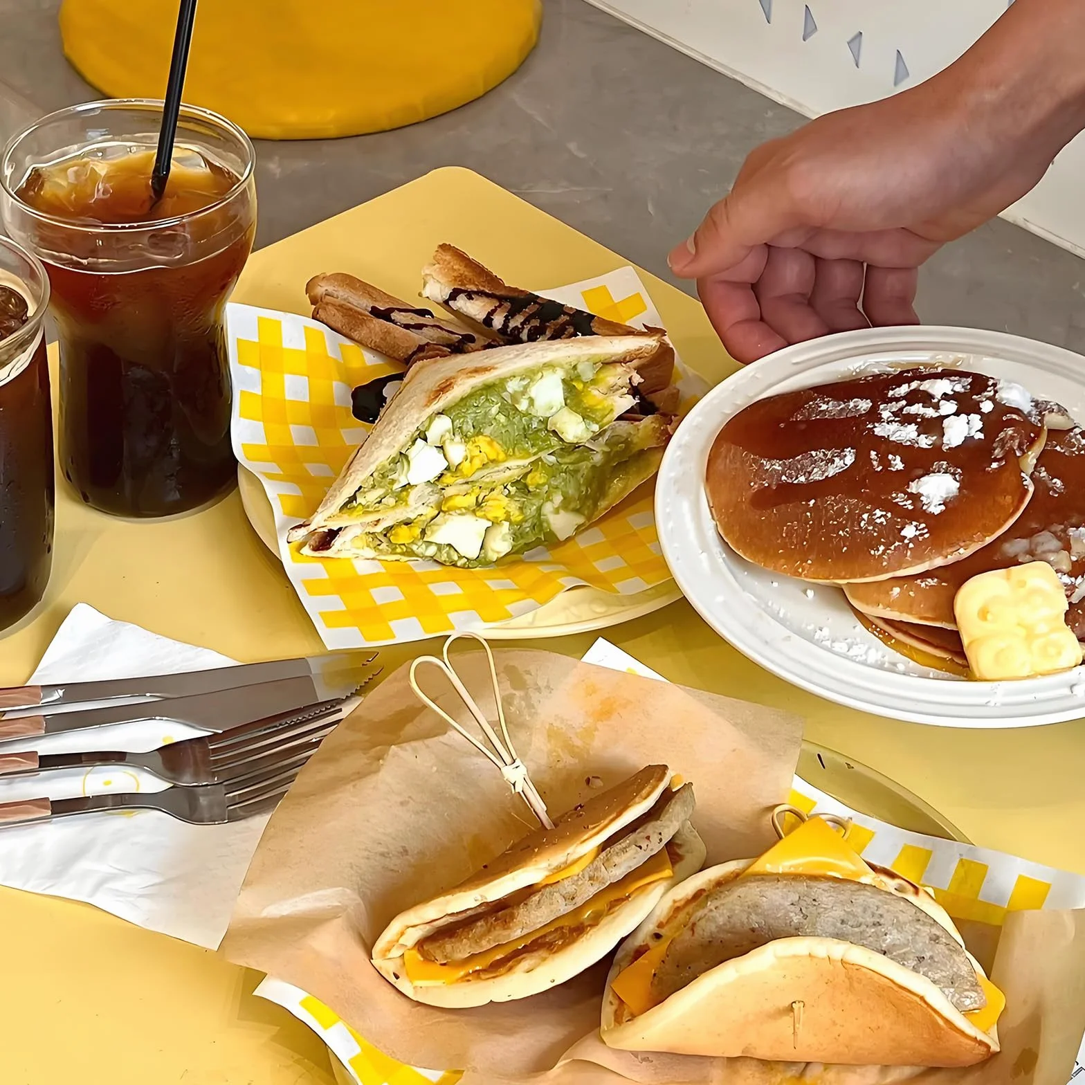 Silikonowa forma do pieczenia naleśników, 2 sztuki, 3 wgłębienia do frytkownicy na gorące powietrze, szara, powłoka zapobiegająca przywieraniu do muffinek, ciastek jajecznych, serników