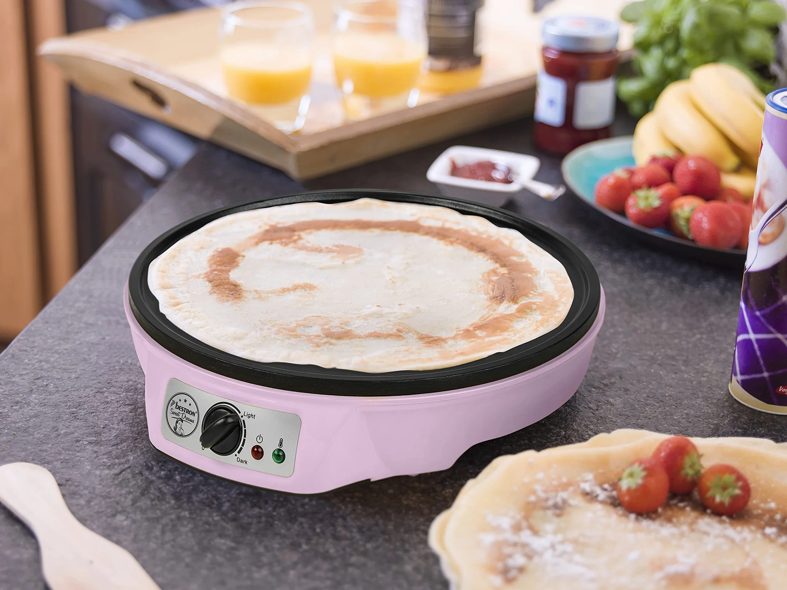 Bestron Crepes Maker, Urządzenie do robienia naleśników o średnicy 30 cm, w komplecie Rozdzielacz do ciasta i łopatka do przewracania naleśników, z powłoką nieprzywierającą, Kolor: Różowy