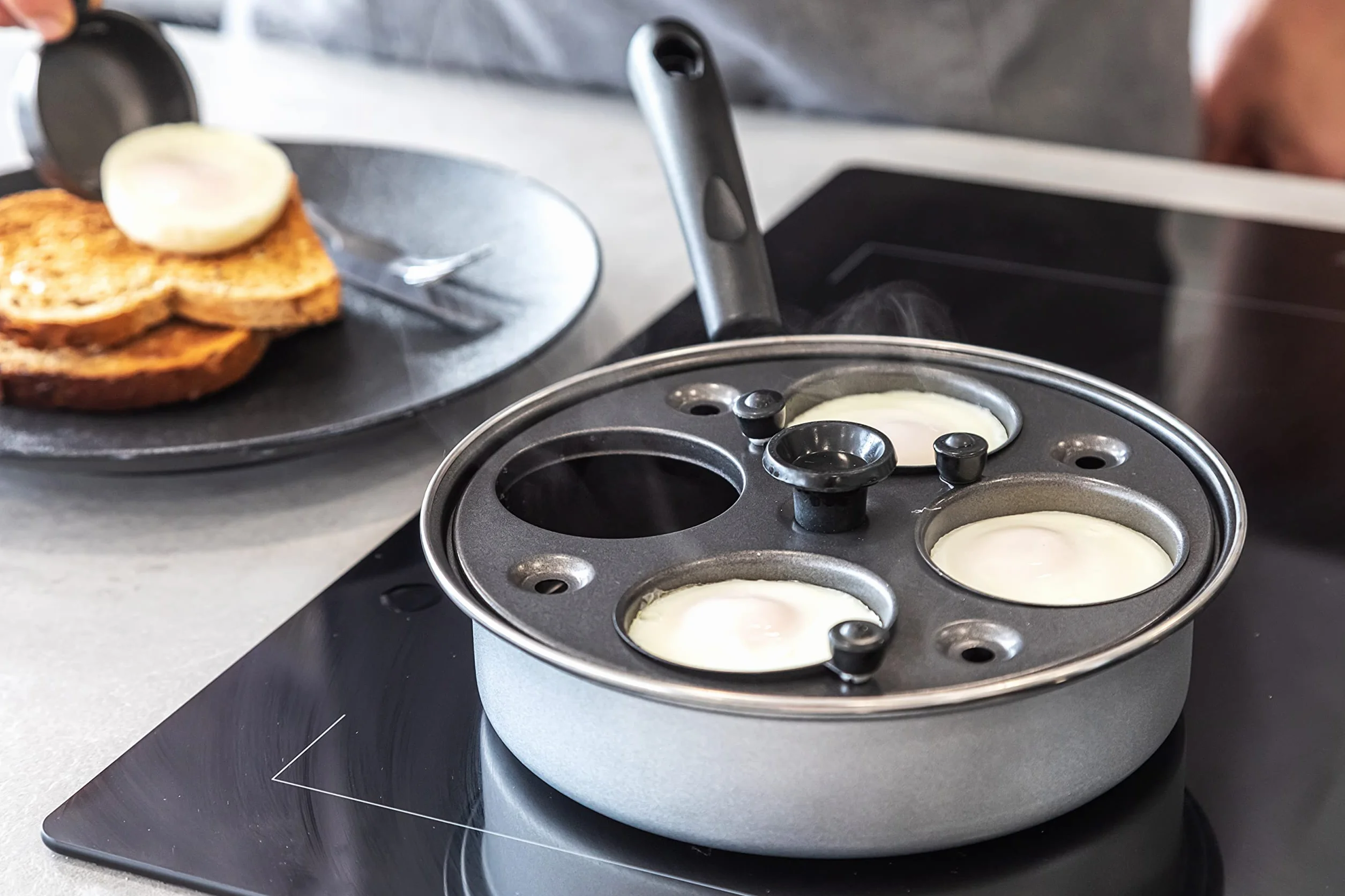 KitchenCraft Patelnia do gotowania jajek ze stali węglowej, patelnia do gotowania jajek na 4 jajka, 21 cm, srebrna