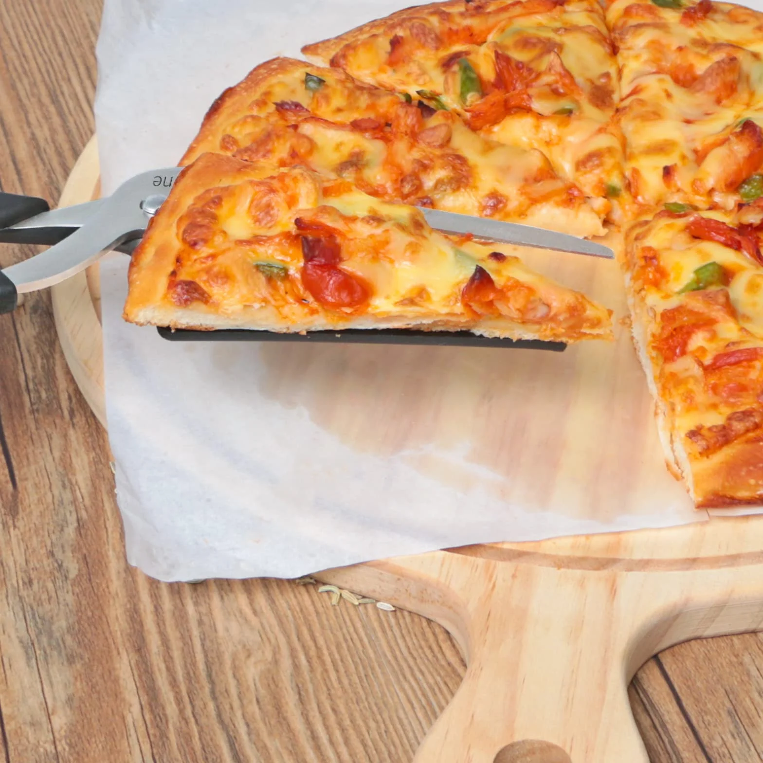 Asdirne Nożyczki do pizzy, nóż do pizzy z ostrym ostrzem ze stali nierdzewnej o jakości spożywczej, miękki uchwyt, wielofunkcyjne nożyczki kuchenne, 27 cm, czarny/czerwony