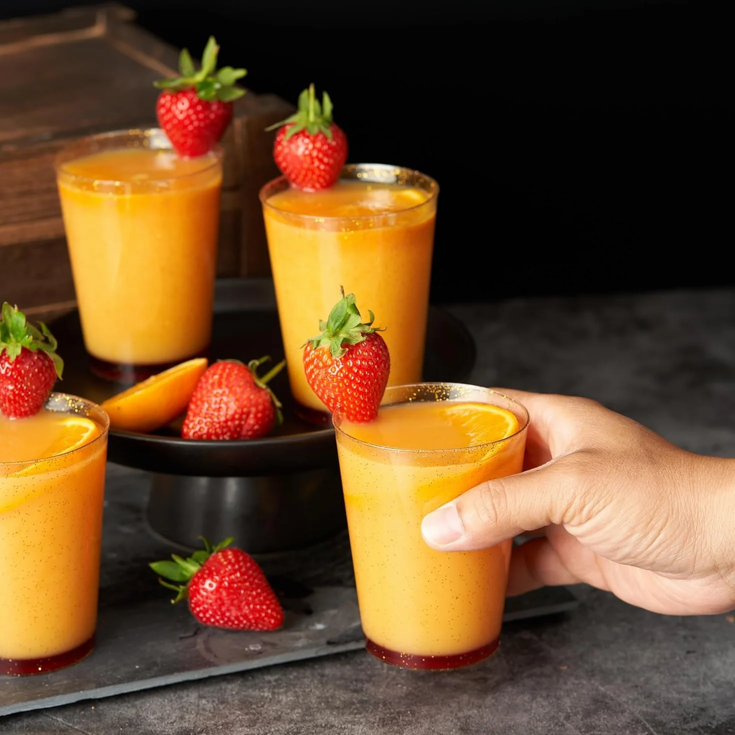 MATANA 150 przezroczystych kubków z twardego plastiku, złoty brokat (285 ml / 10 oz), stylowe kieliszki wielokrotnego użytku na urodziny, wesela, Boże Narodzenie, grille, imprezy