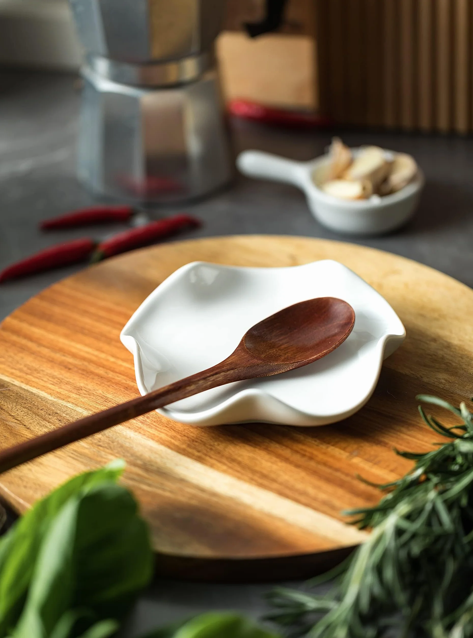 Ceramiczna półka na łyżki do kuchni, półka na kuchenkę i blat kuchenny, uchwyt na łyżeczkę do herbaty, można umieścić łyżeczkę, uchwyt na łyżeczki do kawy lub szczypce, nadaje się do mycia w zmywarce