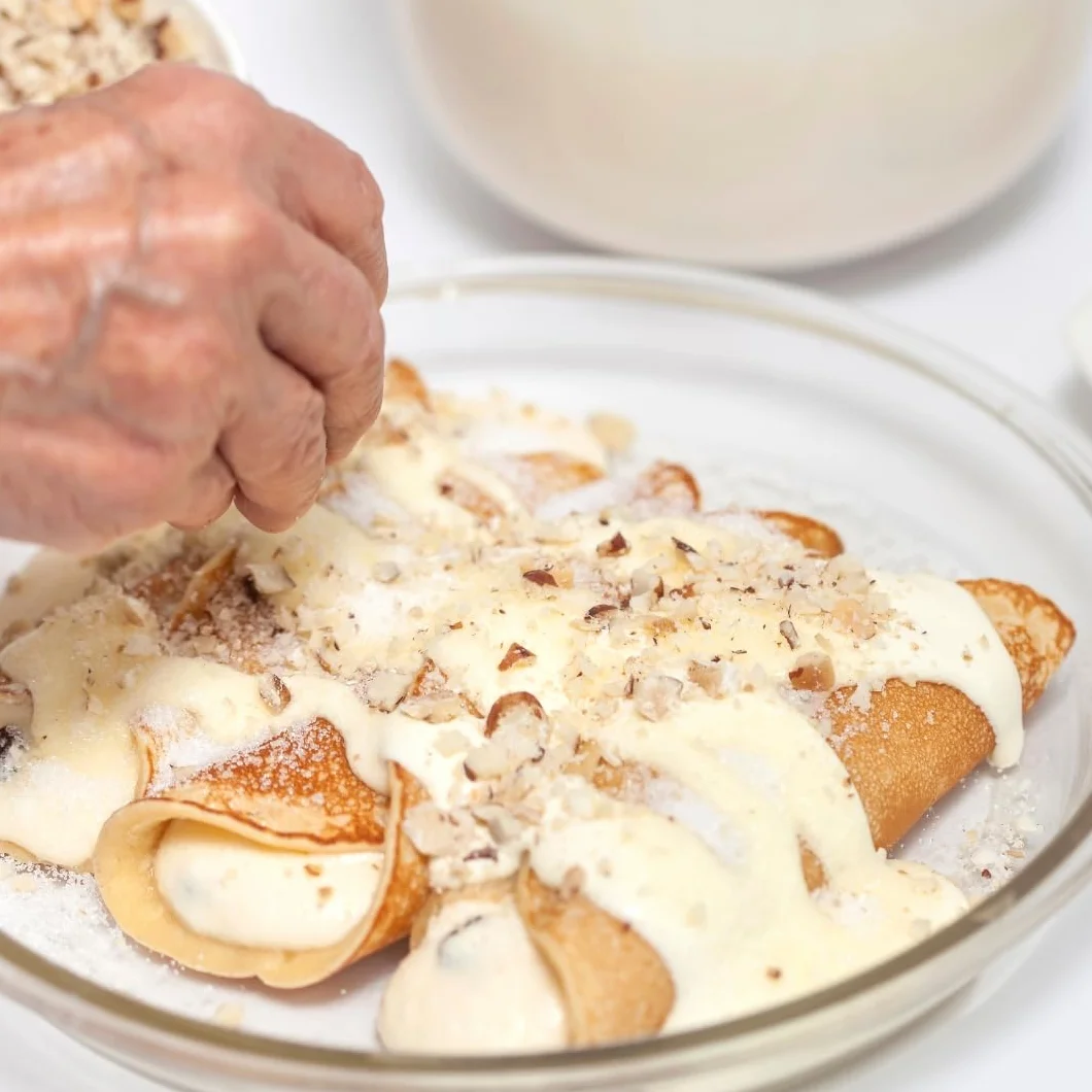 HOFMEISTER® moździerz i tłuczek z drewna oliwkowego, rzucający się w oczy rysunek słojów, bardzo wytrzymały pojemnik z pałeczką, moździerz drewniany na zioła, nasiona i przyprawy, 11 x 11 x 6,5 cm (1 sztuka)