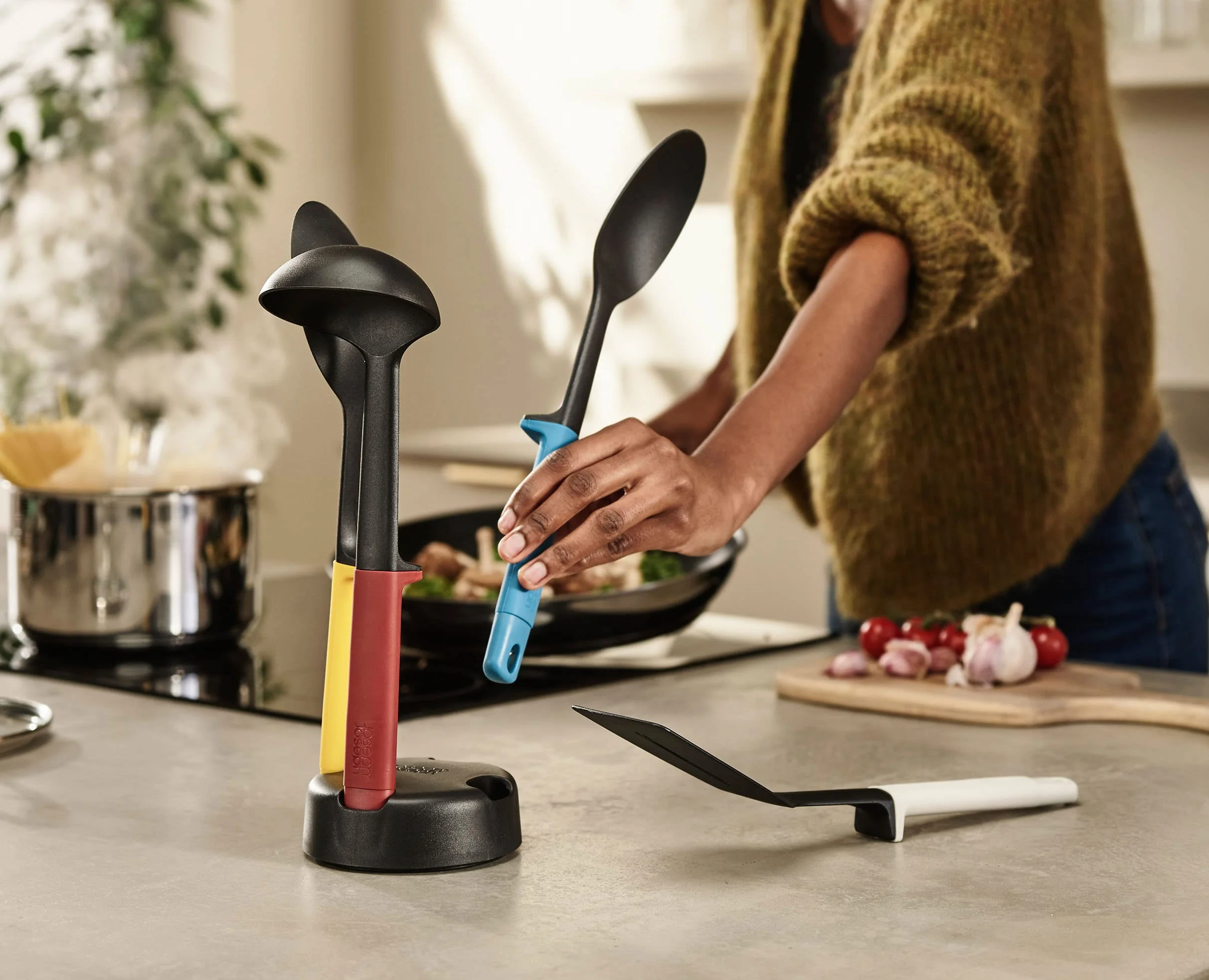 Joseph Joseph Elevate Slim 4-częściowy zestaw przyborów kuchennych nylon silikon wielokolorowy