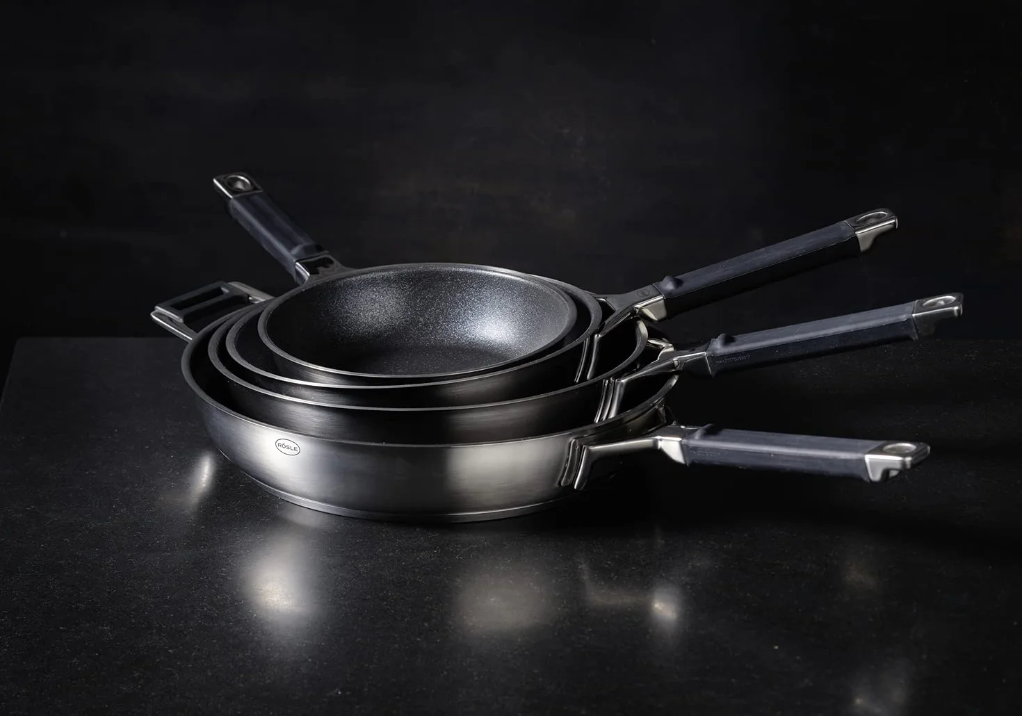 RÖSLE SILENCE PRO Patelnia 24 cm z powłoką nieprzywierającą ProResist, stal nierdzewna, indukcyjna, srebrno-czarna
