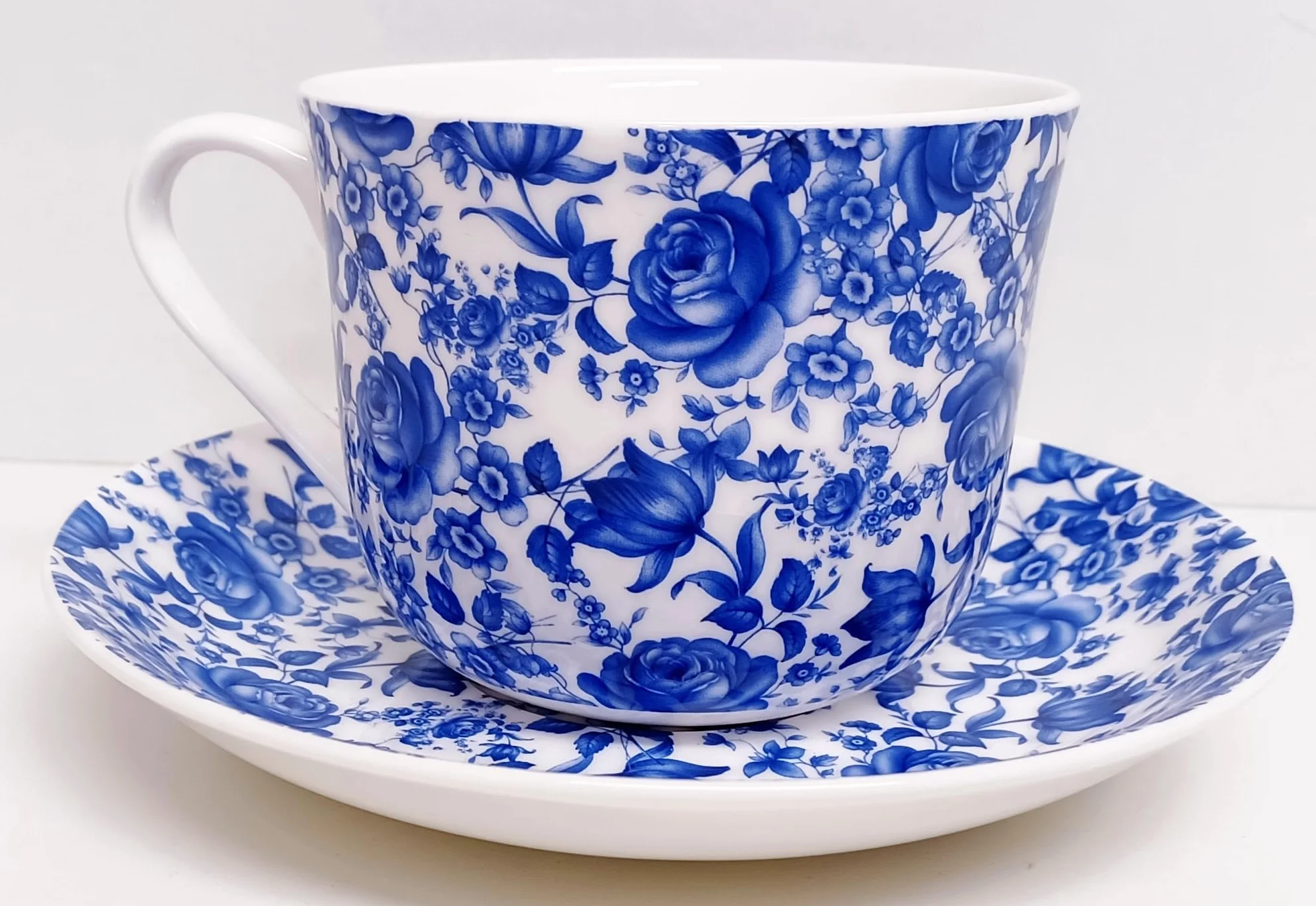Delft niebieski kubek i spodek cienka porcelana kostna Jumbo śniadanie 443.6 ml 425 ml kwiaty kwiatowe ręcznie dekorowane w Wielkiej Brytanii