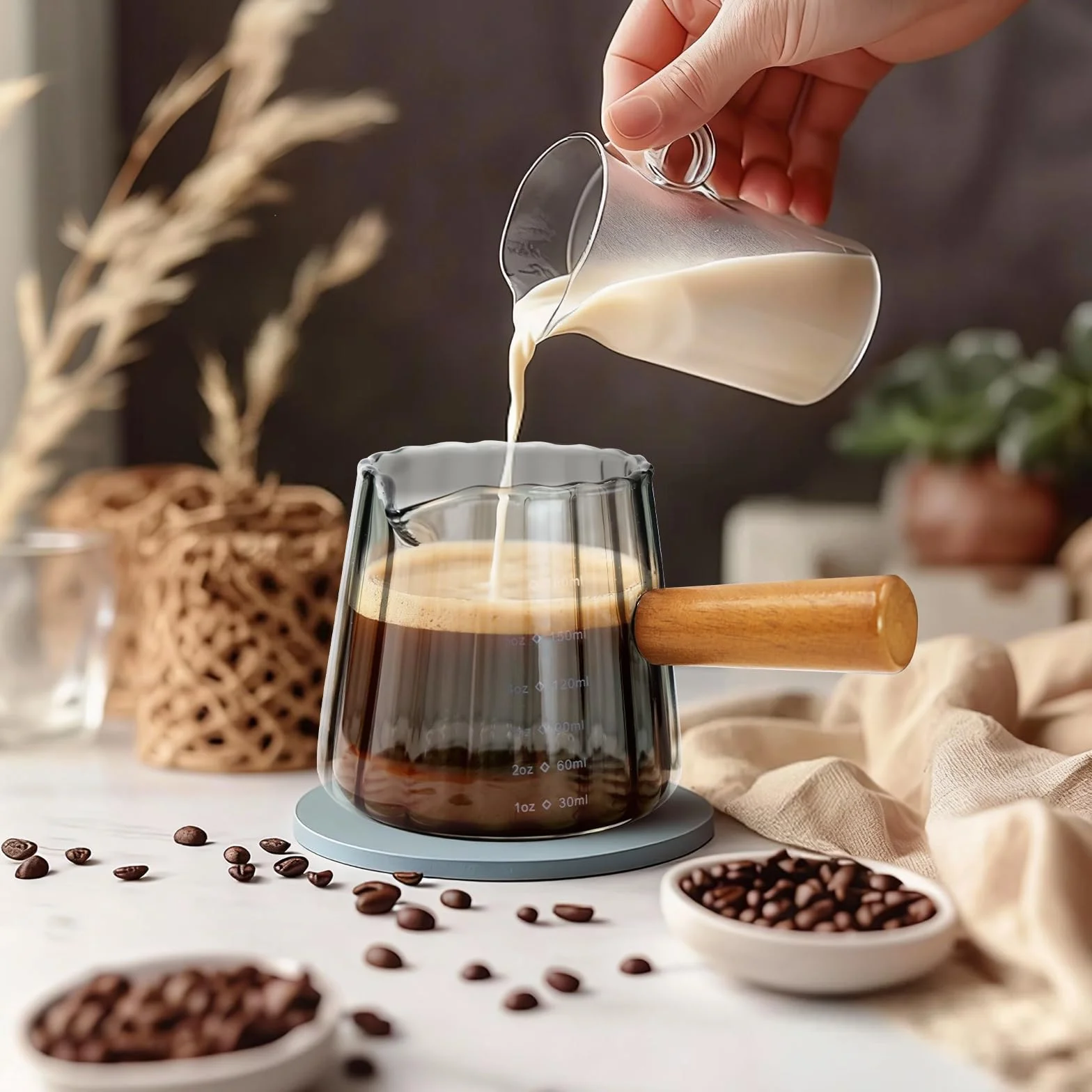Kubek z miarką do espresso z drewnianym uchwytem, 180 ml / 170 ml szklany kubek pomiarowy z podwójną skalą i otworem w kształcie litery V do ekspresu do kawy