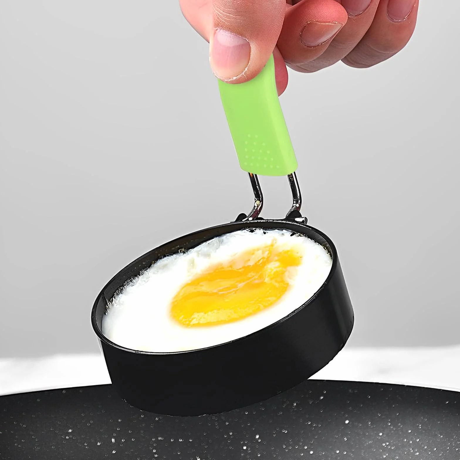 4 sztuki foremek do jajek sadzonych, do smażenia na patelni, do omletów ze stali nierdzewnej, do jajek sadzonych, nieprzywierających, z uchwytem, do omletów, naleśników + 2 szczotki do oleju