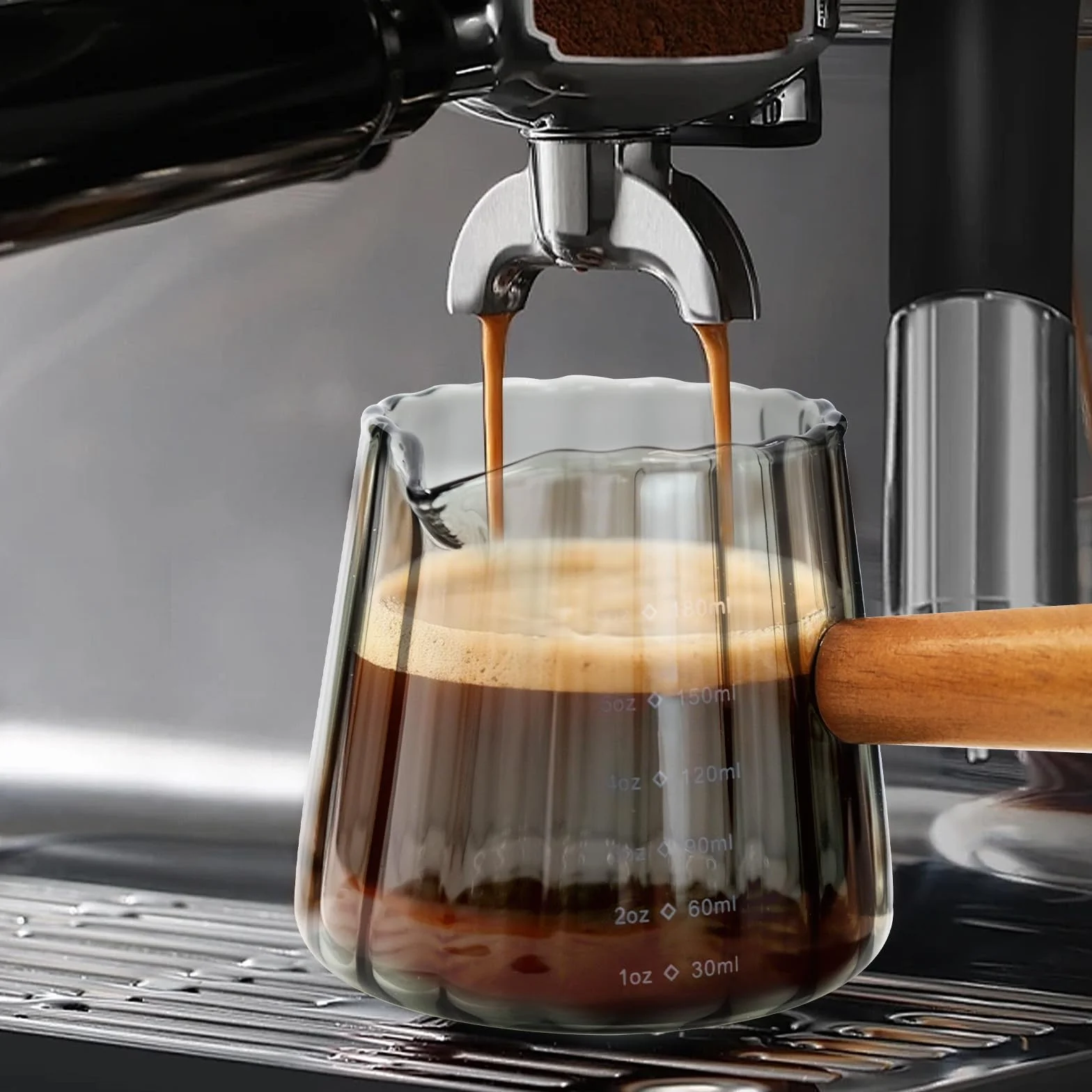 Kubek z miarką do espresso z drewnianym uchwytem, 180 ml / 170 ml szklany kubek pomiarowy z podwójną skalą i otworem w kształcie litery V do ekspresu do kawy
