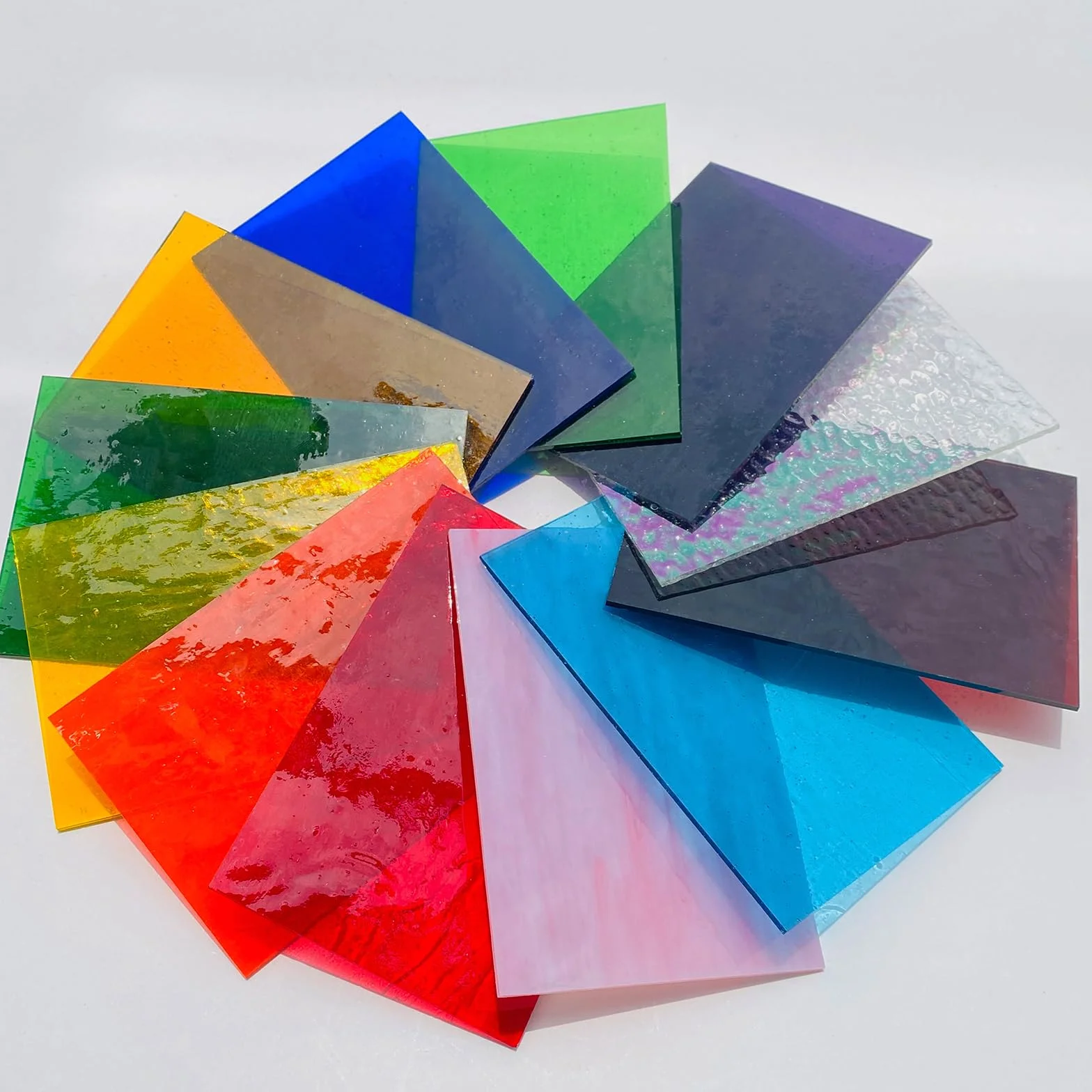 ILLUCKAI 12 arkuszy tęczowego przezroczystego witrażu, 10 x 15 cm, materiały witrażowe, opalizujące szkło artystyczne do projektów witrażowych i tworzenia mozaiki