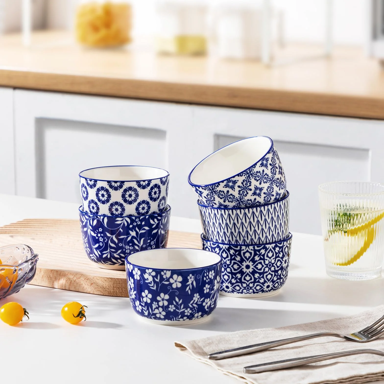 vancasso Selene ceramiczne Ramekins zestaw 6 misek do maczania, nadają się do kuchenki mikrofalowej i zmywarki, do pieczenia, na desery, ręcznie malowane niebiesko-białe kwiatowe wzory