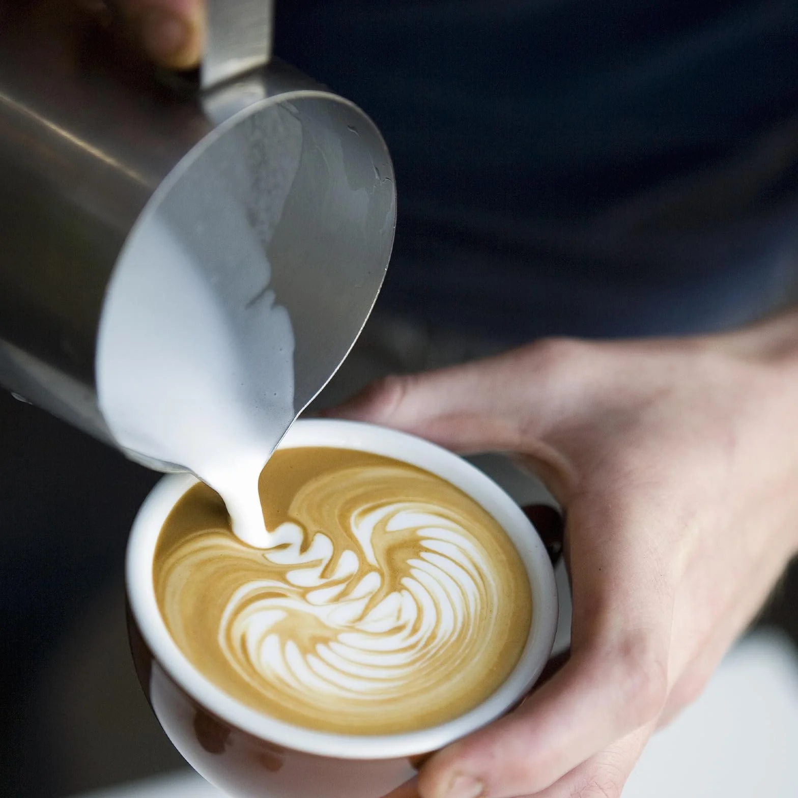 Pianka do mleka 600ml zestaw pióra do latte, dzbanek do spieniania ze stali nierdzewnej