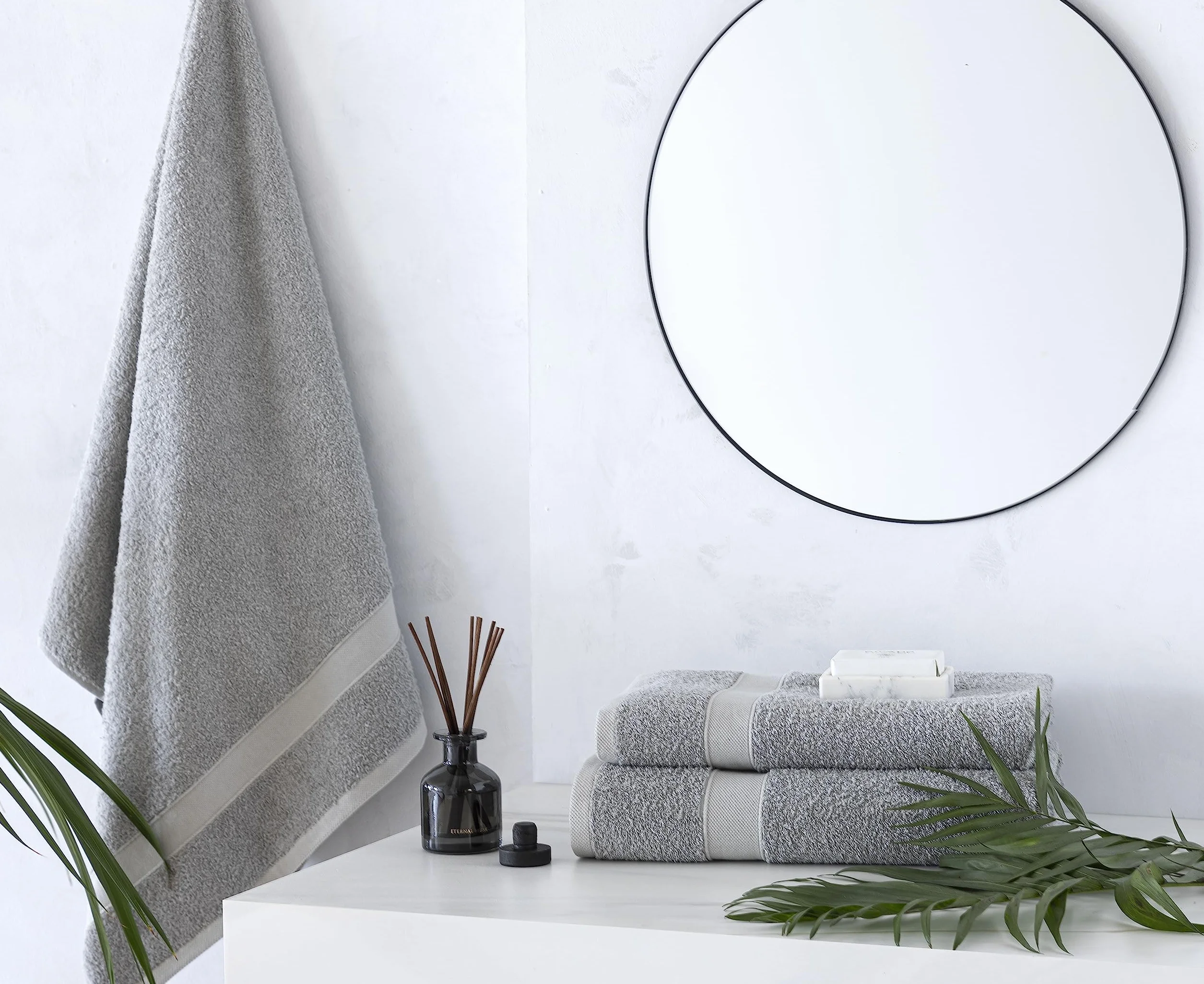 Todocama Zestaw 2 ręczników prysznicowych, 100% bawełny, 550 gsm, bardzo miękkie, bardzo chłonne i szybkoschnące, wymiary 70 x 140 cm, kolor jasnoszary.