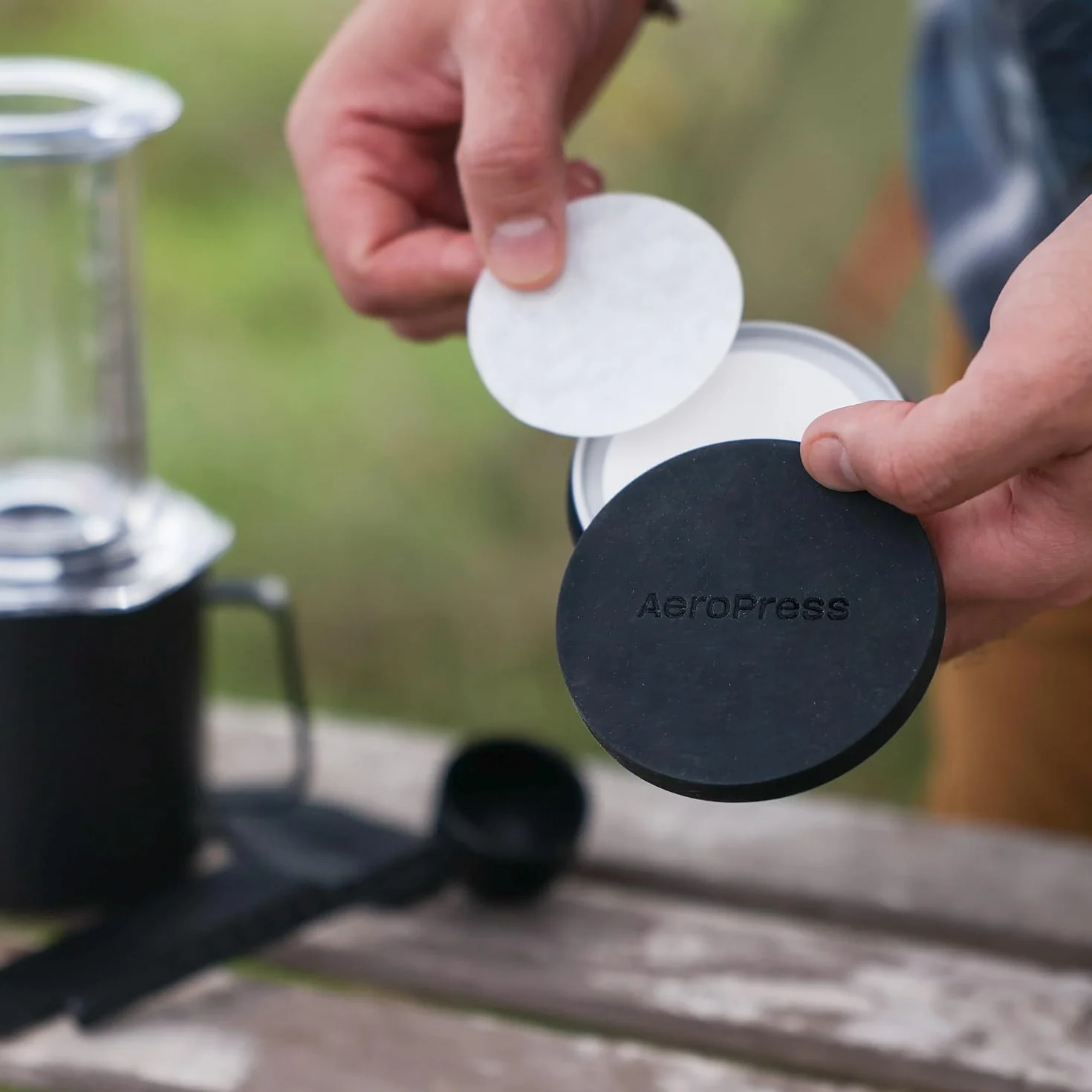 AeroPress Podróżny uchwyt na filtr do kawy, dwukomorowy futerał filtrujący do kawy na filtry AeroPress Standard i XL, wodoodporny aluminiowy pojemnik na filtry papierowe i metalowe, kompaktowy i