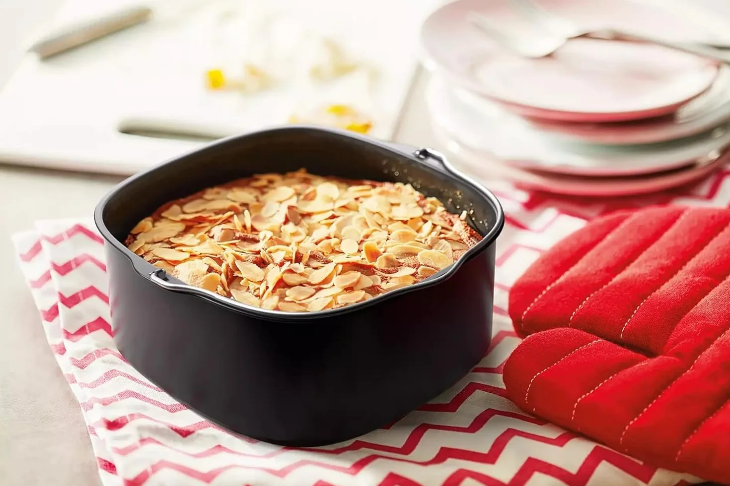 Philips Zestaw akcesoriów do pieczenia Airfryer XXL, Taca z powłoką nieprzywierającą, z 9 silikonowymi foremkami do muffinek, zmywane w zmywarce, aplikacja z przepisami, kolor czarny (HD9957/00)