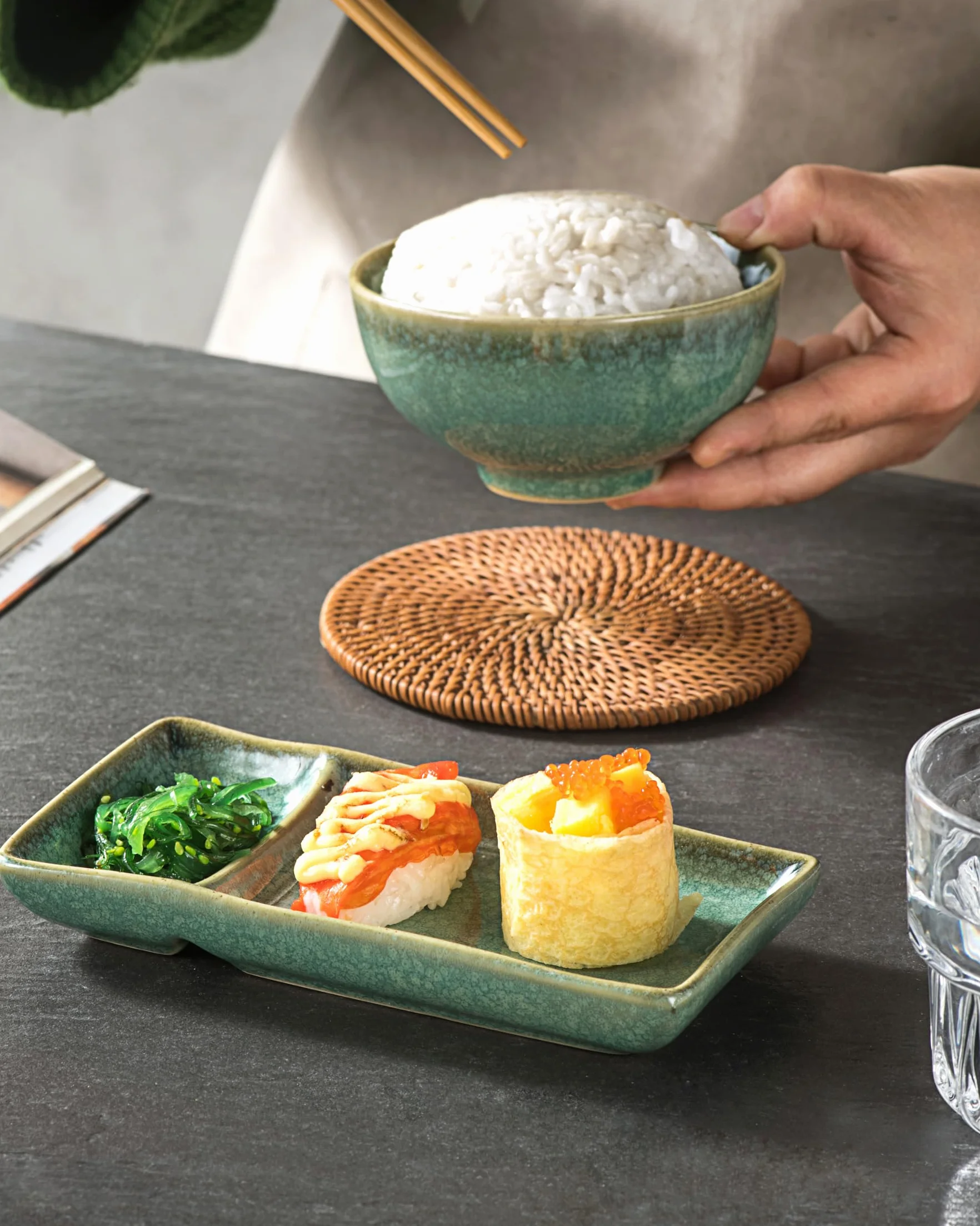 HENXFEN LEAD Zestaw naczyń do sushi, japońskie naczynia do zupy Miso, Maki, sushi ryż z 2 talerzami, miseczkami, pałeczkami, błyszcząco-zielony